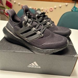 Adidas Ultraboost 21 Triple Black Sneakers - LIKE NEW w/ BOX